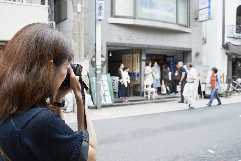 terakko-takes-phot-from-outside